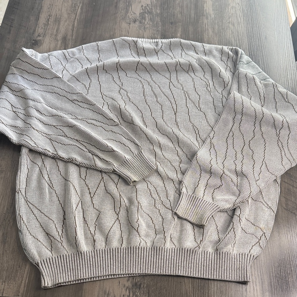 Vintage Grandpacore Crewneck Sweater with Subtle Wave Pattern - Picture 4 of 4